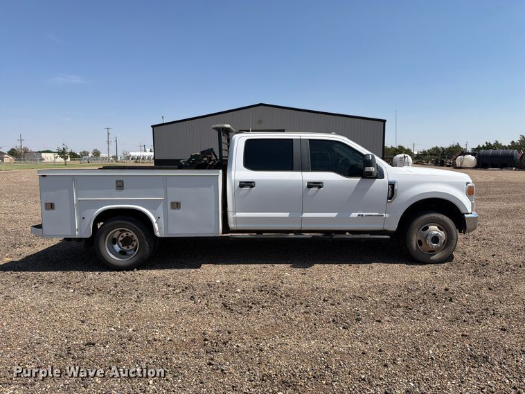 image for item DV8631 2020 Ford F350 Super Duty Crew Cab utility bed pickup truck