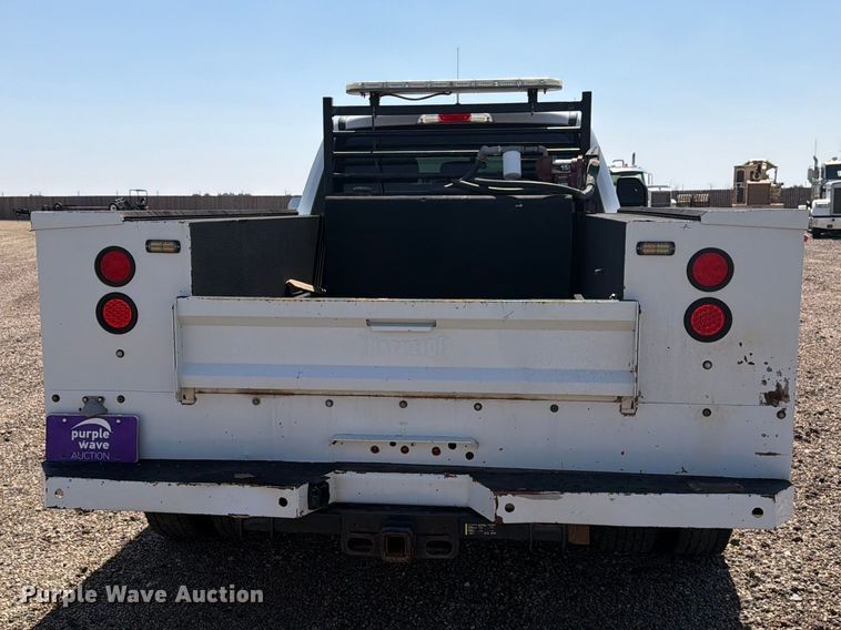 image for item DV8631 2020 Ford F350 Super Duty Crew Cab utility bed pickup truck