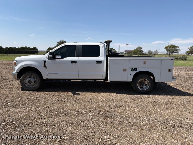 image for item DV8631 2020 Ford F350 Super Duty Crew Cab utility bed pickup truck