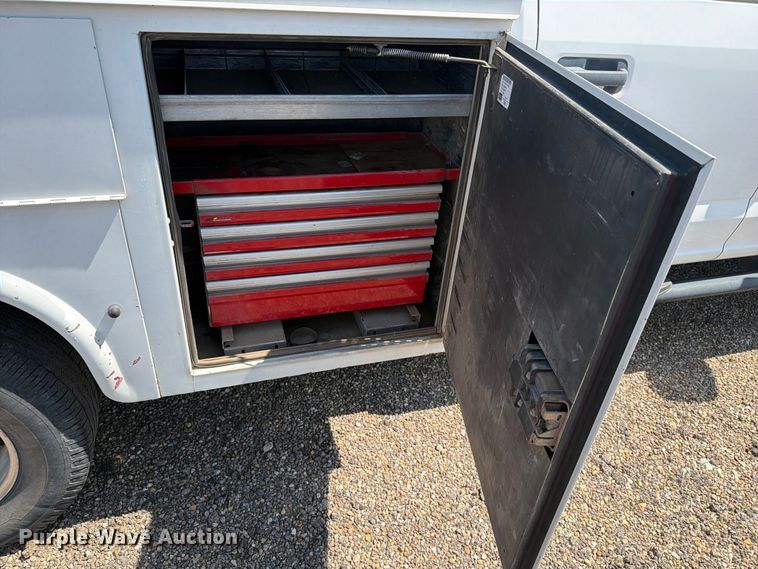 image for item DV8631 2020 Ford F350 Super Duty Crew Cab utility bed pickup truck