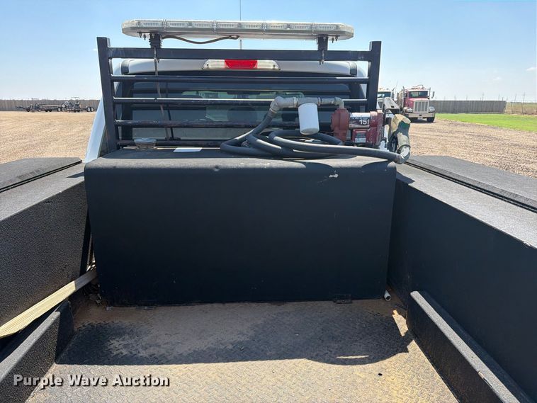 image for item DV8631 2020 Ford F350 Super Duty Crew Cab utility bed pickup truck