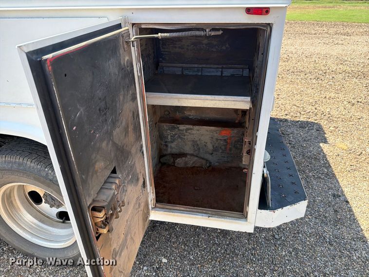 image for item DV8631 2020 Ford F350 Super Duty Crew Cab utility bed pickup truck
