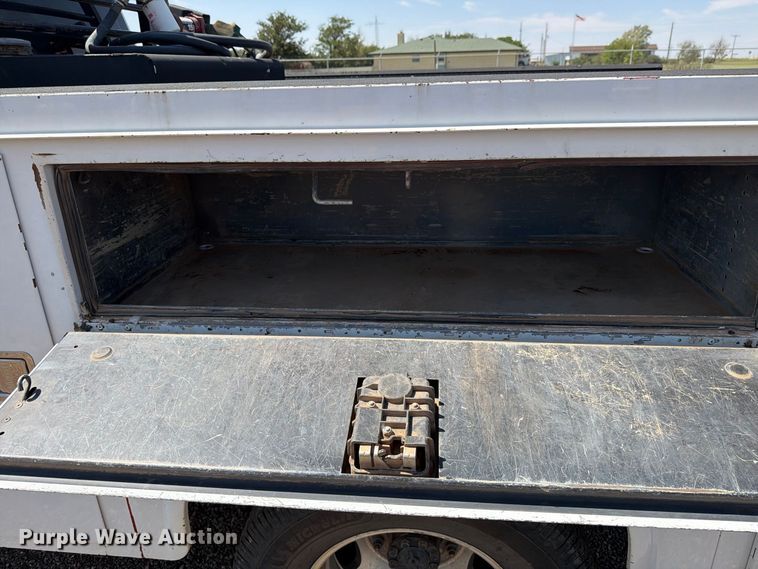 image for item DV8631 2020 Ford F350 Super Duty Crew Cab utility bed pickup truck