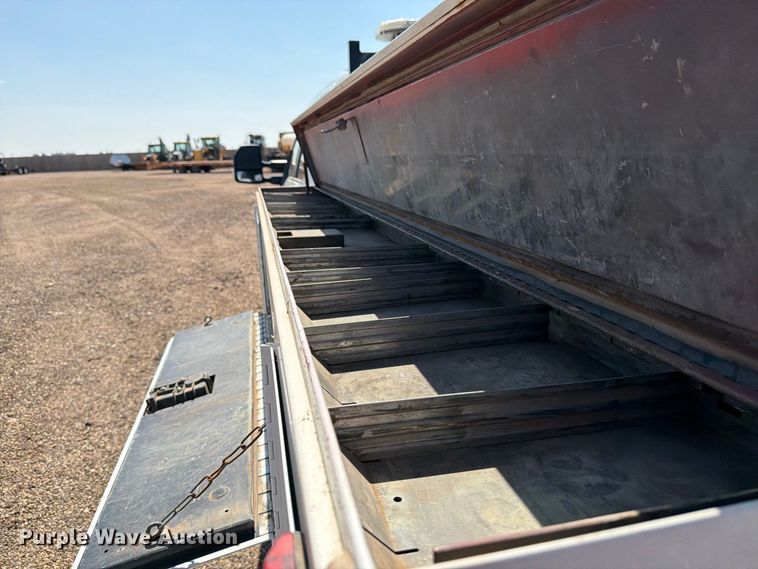 image for item DV8631 2020 Ford F350 Super Duty Crew Cab utility bed pickup truck