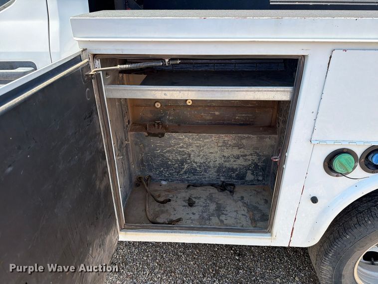 image for item DV8631 2020 Ford F350 Super Duty Crew Cab utility bed pickup truck