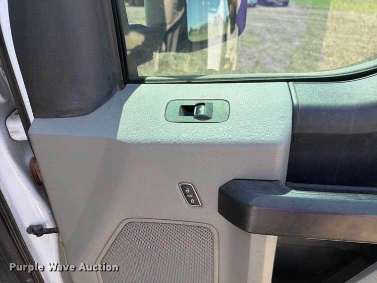 image for item DV8631 2020 Ford F350 Super Duty Crew Cab utility bed pickup truck