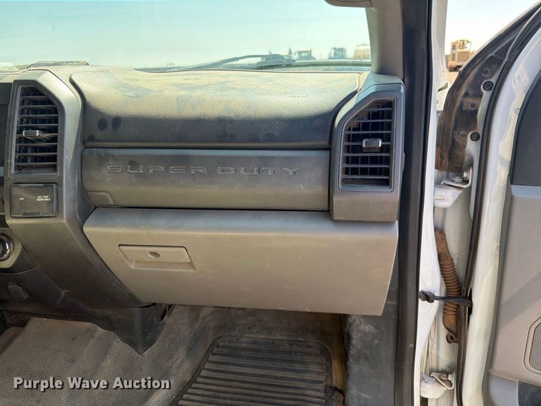 image for item DV8631 2020 Ford F350 Super Duty Crew Cab utility bed pickup truck