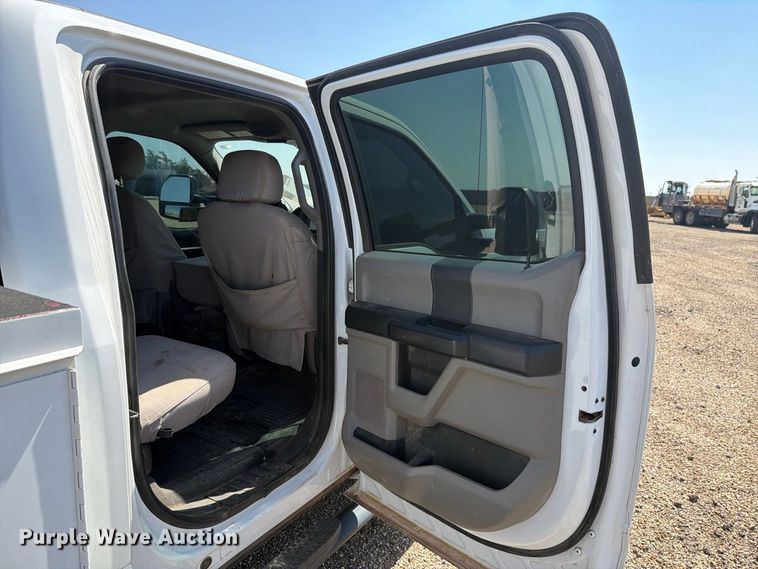image for item DV8631 2020 Ford F350 Super Duty Crew Cab utility bed pickup truck