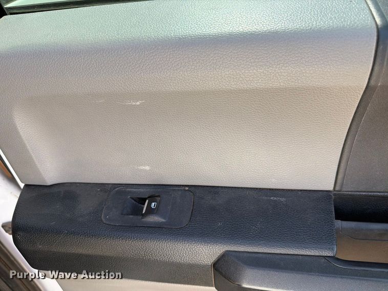 image for item DV8631 2020 Ford F350 Super Duty Crew Cab utility bed pickup truck