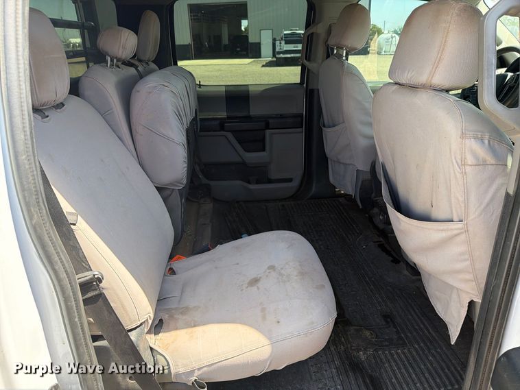 image for item DV8631 2020 Ford F350 Super Duty Crew Cab utility bed pickup truck