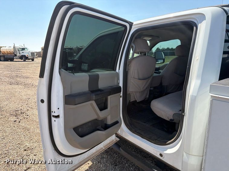 image for item DV8631 2020 Ford F350 Super Duty Crew Cab utility bed pickup truck