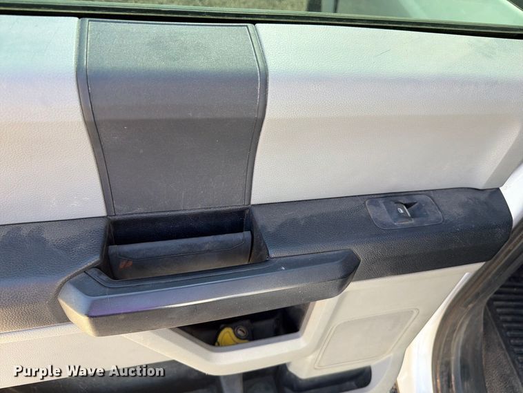 image for item DV8631 2020 Ford F350 Super Duty Crew Cab utility bed pickup truck