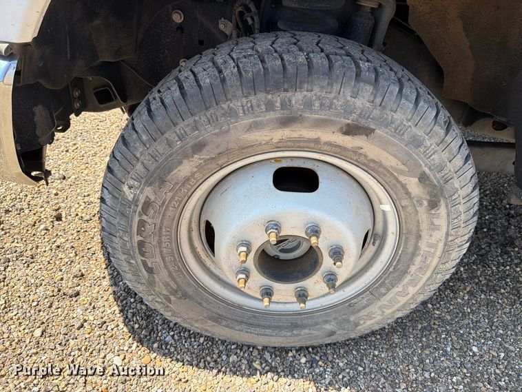 image for item DV8631 2020 Ford F350 Super Duty Crew Cab utility bed pickup truck