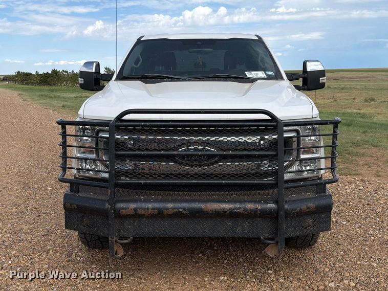image for item DV8642 2020 Ford F250 Super Duty Crew Cab pickup truck