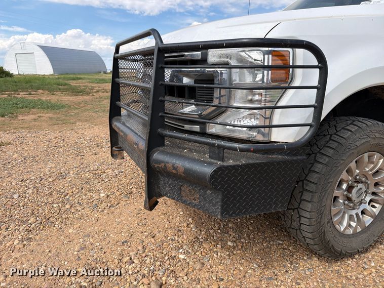 image for item DV8642 2020 Ford F250 Super Duty Crew Cab pickup truck