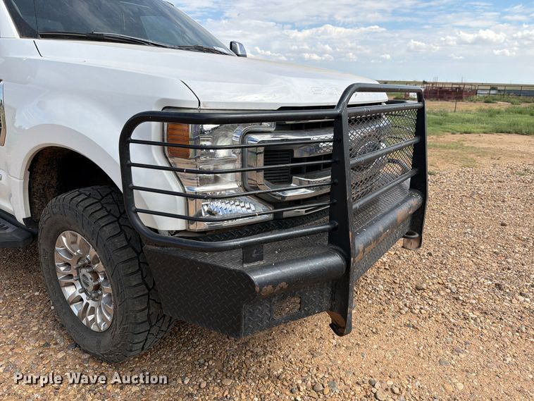image for item DV8642 2020 Ford F250 Super Duty Crew Cab pickup truck