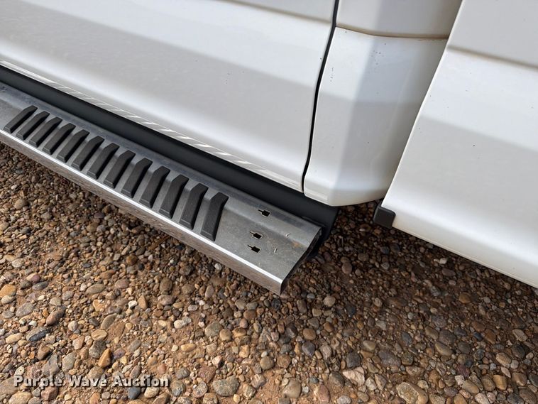 image for item DV8642 2020 Ford F250 Super Duty Crew Cab pickup truck