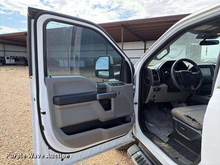 image for item DV8642 2020 Ford F250 Super Duty Crew Cab pickup truck