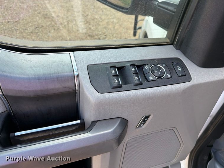 image for item DV8642 2020 Ford F250 Super Duty Crew Cab pickup truck