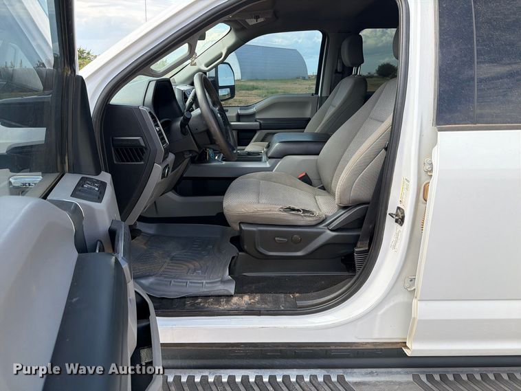 image for item DV8642 2020 Ford F250 Super Duty Crew Cab pickup truck