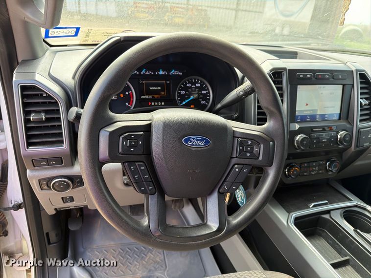 image for item DV8642 2020 Ford F250 Super Duty Crew Cab pickup truck