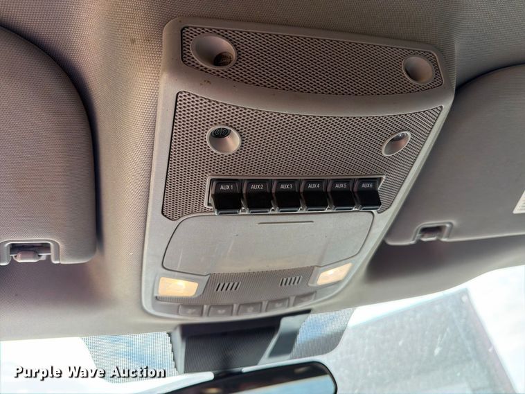 image for item DV8642 2020 Ford F250 Super Duty Crew Cab pickup truck
