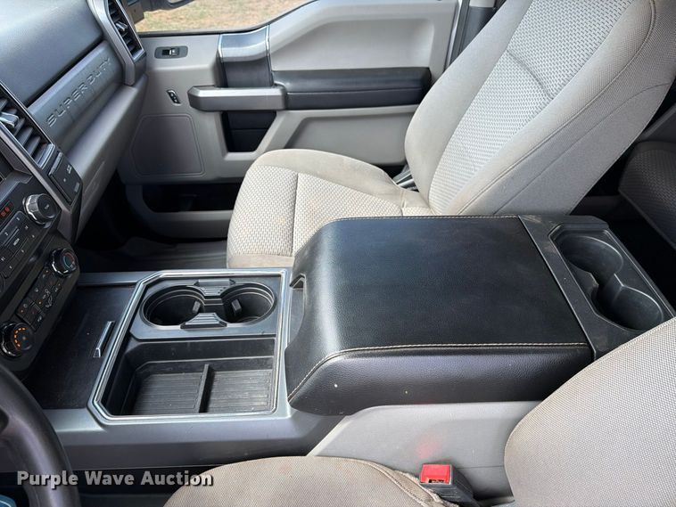 image for item DV8642 2020 Ford F250 Super Duty Crew Cab pickup truck