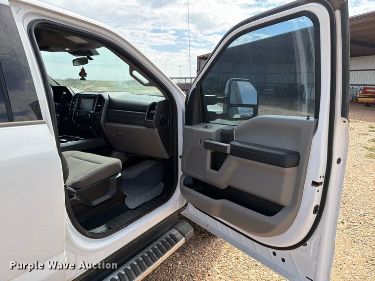 image for item DV8642 2020 Ford F250 Super Duty Crew Cab pickup truck