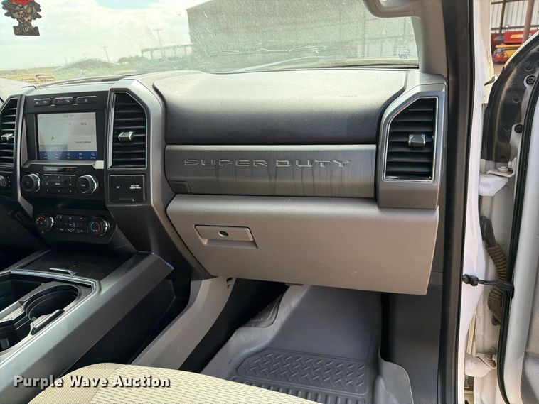 image for item DV8642 2020 Ford F250 Super Duty Crew Cab pickup truck