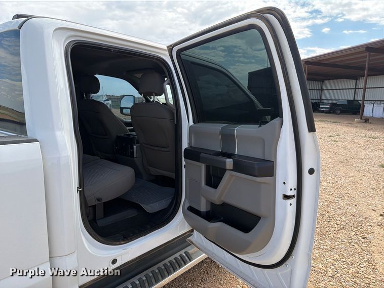 image for item DV8642 2020 Ford F250 Super Duty Crew Cab pickup truck