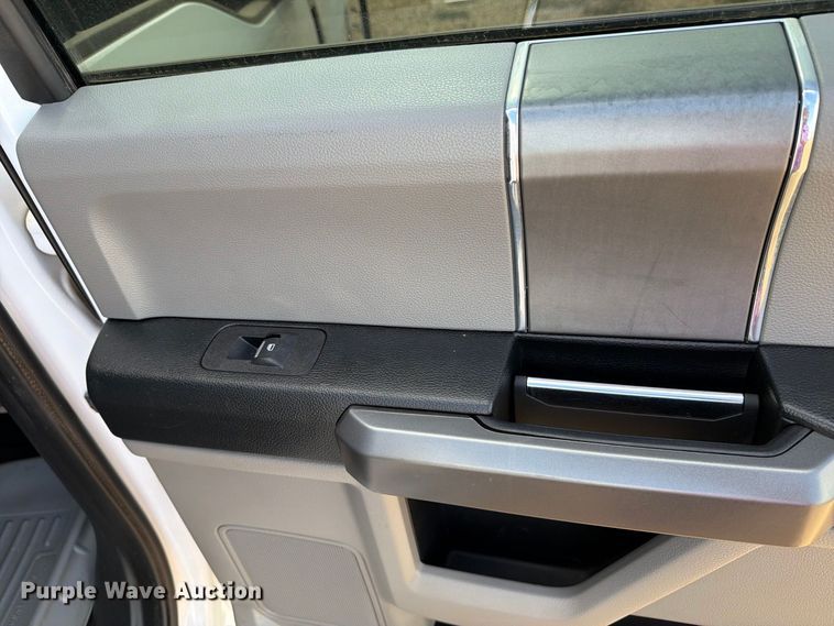 image for item DV8642 2020 Ford F250 Super Duty Crew Cab pickup truck