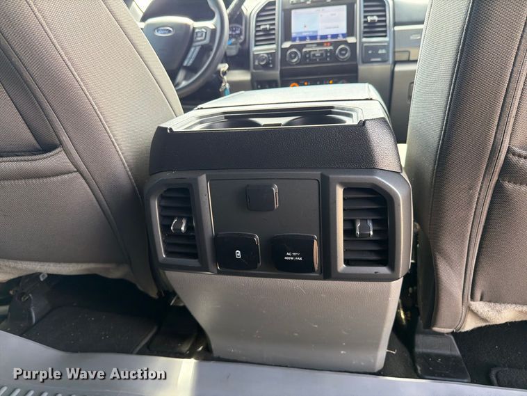 image for item DV8642 2020 Ford F250 Super Duty Crew Cab pickup truck