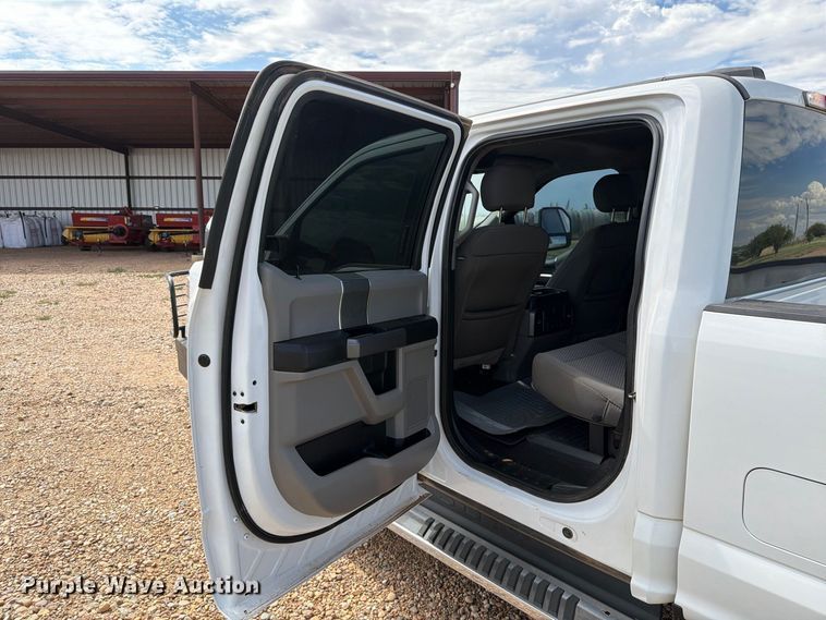 image for item DV8642 2020 Ford F250 Super Duty Crew Cab pickup truck