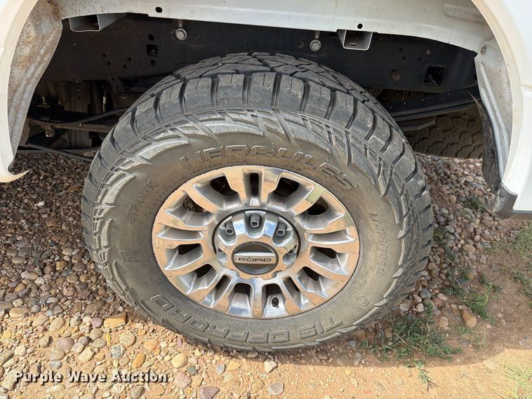 image for item DV8642 2020 Ford F250 Super Duty Crew Cab pickup truck