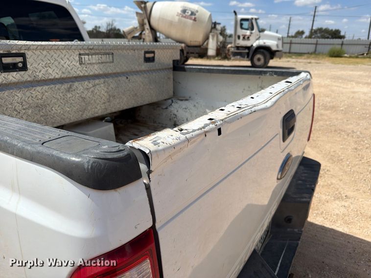 image for item DV8666 2015 Ford F250 Super Duty Crew Cab pickup truck
