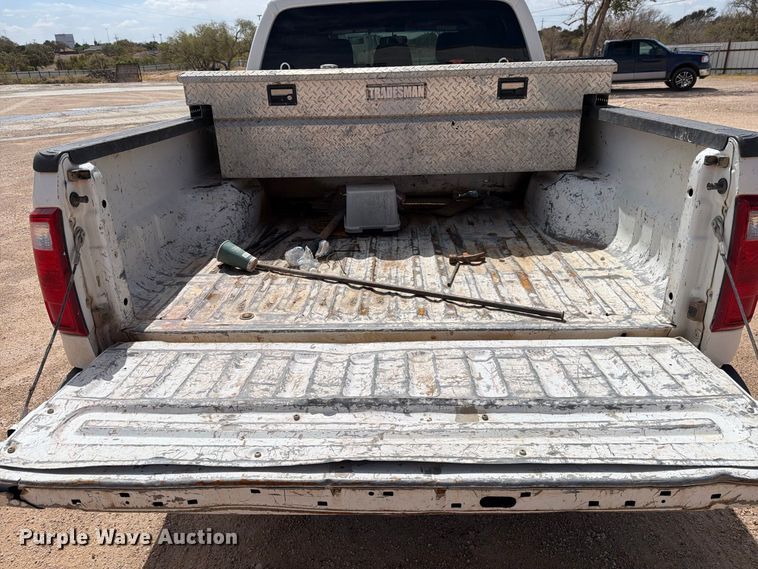 image for item DV8666 2015 Ford F250 Super Duty Crew Cab pickup truck