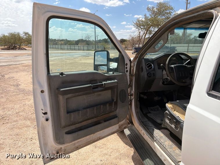 image for item DV8666 2015 Ford F250 Super Duty Crew Cab pickup truck