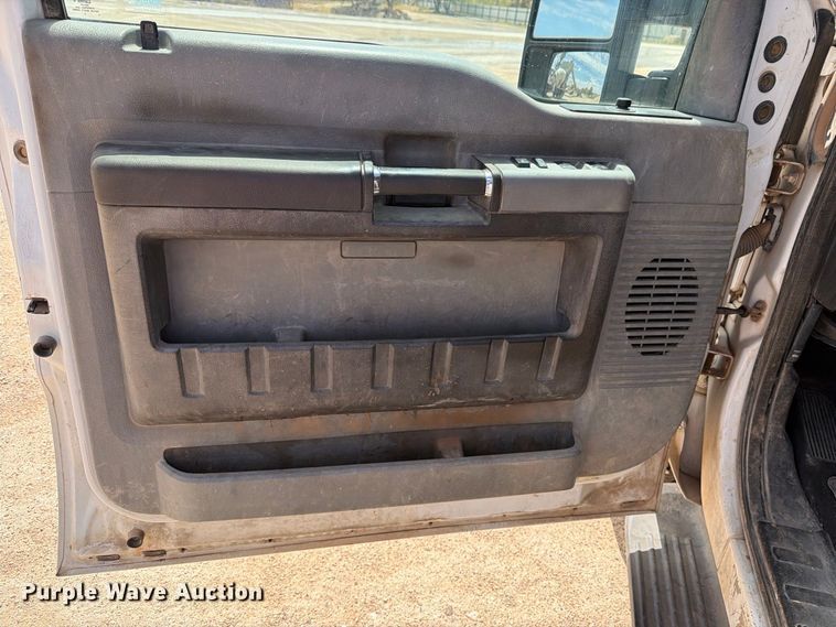 image for item DV8666 2015 Ford F250 Super Duty Crew Cab pickup truck