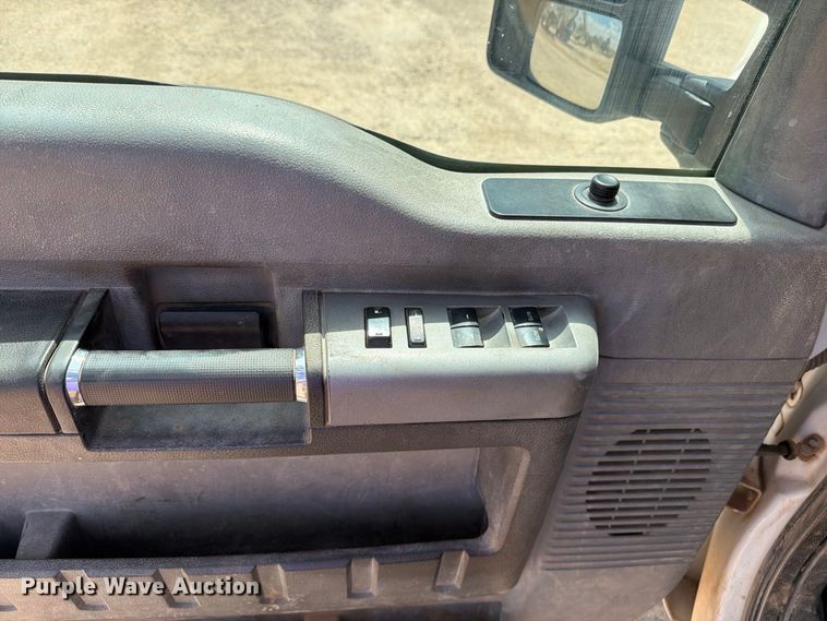 image for item DV8666 2015 Ford F250 Super Duty Crew Cab pickup truck