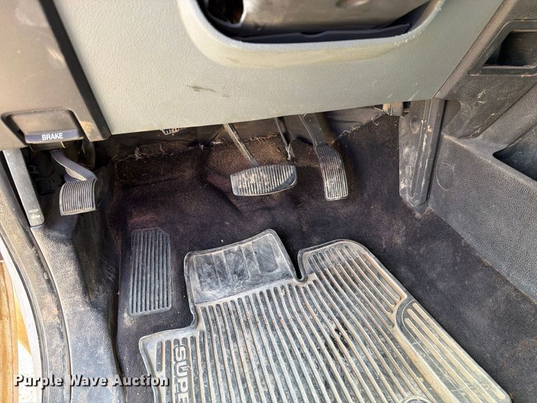 image for item DV8666 2015 Ford F250 Super Duty Crew Cab pickup truck