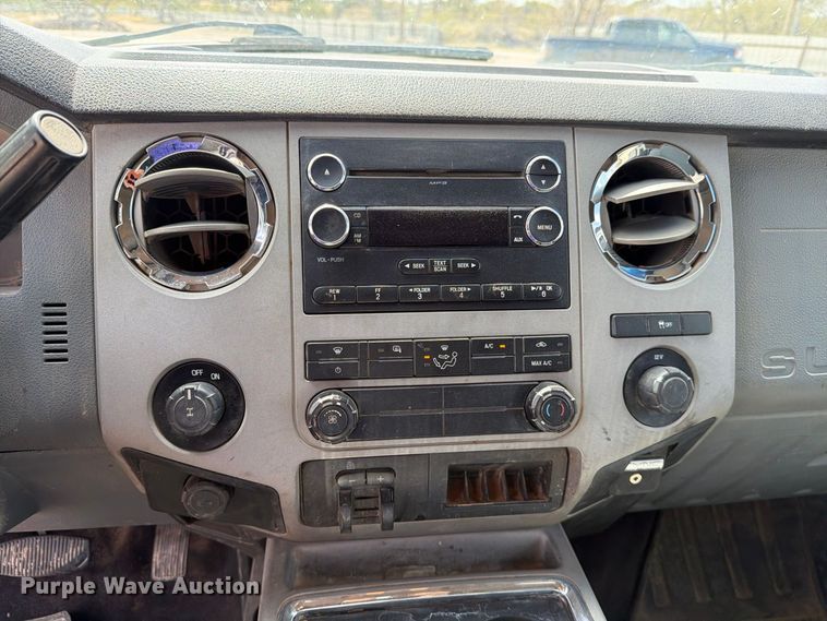 image for item DV8666 2015 Ford F250 Super Duty Crew Cab pickup truck