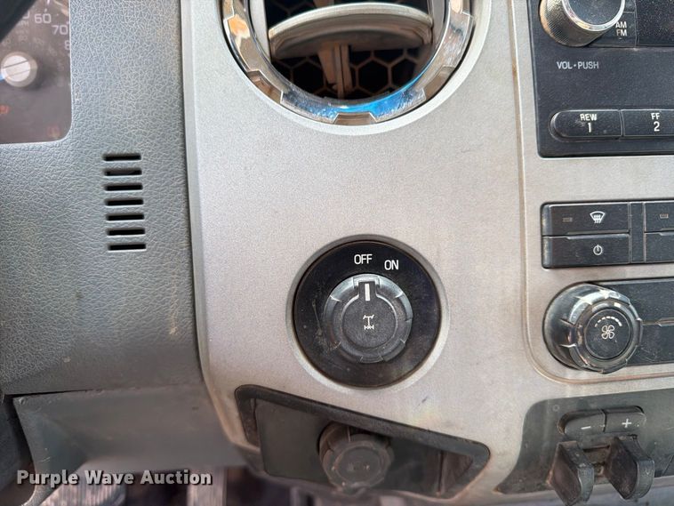 image for item DV8666 2015 Ford F250 Super Duty Crew Cab pickup truck