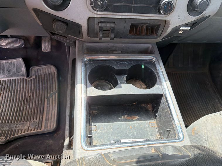 image for item DV8666 2015 Ford F250 Super Duty Crew Cab pickup truck