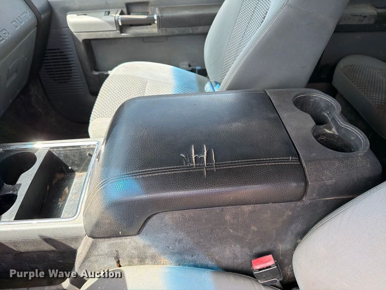image for item DV8666 2015 Ford F250 Super Duty Crew Cab pickup truck