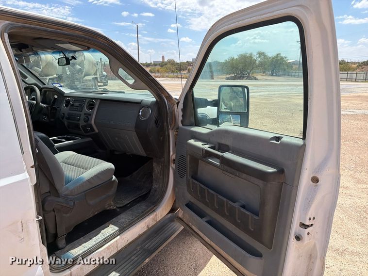 image for item DV8666 2015 Ford F250 Super Duty Crew Cab pickup truck