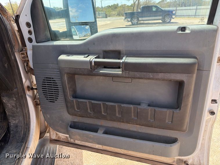 image for item DV8666 2015 Ford F250 Super Duty Crew Cab pickup truck