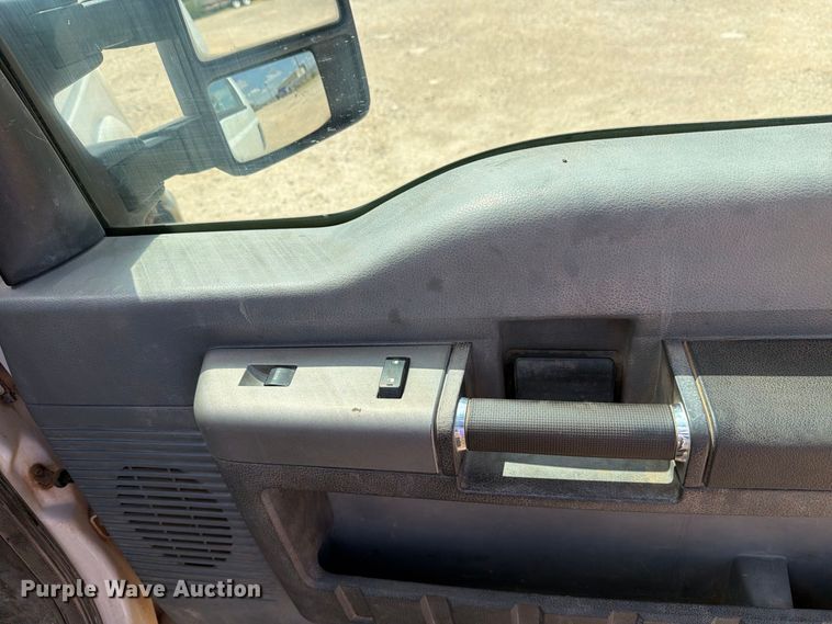 image for item DV8666 2015 Ford F250 Super Duty Crew Cab pickup truck