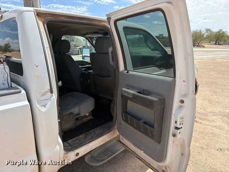 image for item DV8666 2015 Ford F250 Super Duty Crew Cab pickup truck