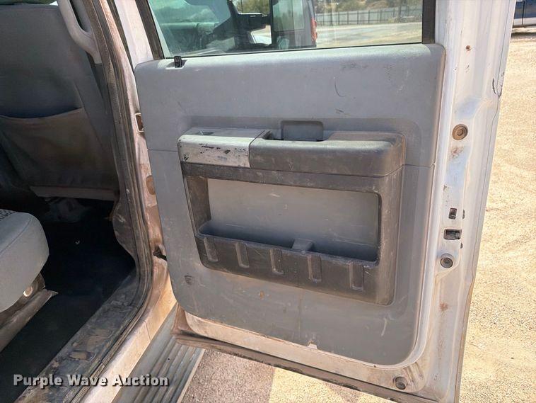 image for item DV8666 2015 Ford F250 Super Duty Crew Cab pickup truck