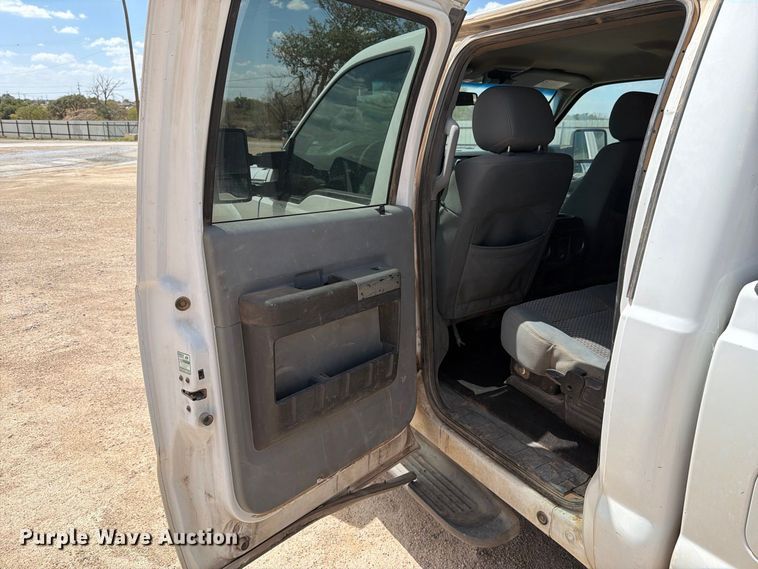 image for item DV8666 2015 Ford F250 Super Duty Crew Cab pickup truck